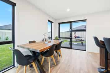 2 Earl Way, Amberley