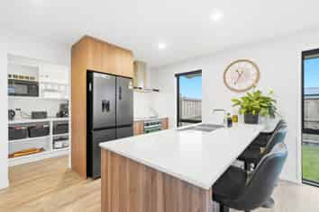2 Earl Way, Amberley
