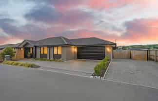 2 Earl Way, Amberley