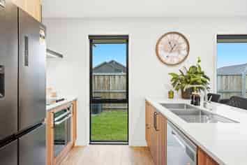 2 Earl Way, Amberley