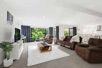 74B Grand Vue Road, Kawaha Point