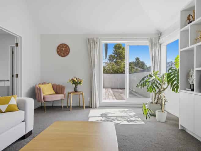 2/20 Tui Glen Road, Birkenhead