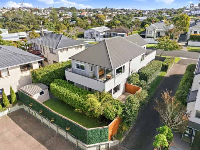 2/20 Tui Glen Road, Birkenhead