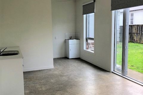 Split Villa and self contained sleep out in Prime location – další