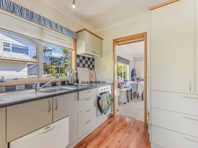 2/3A Suter Street, Stoke