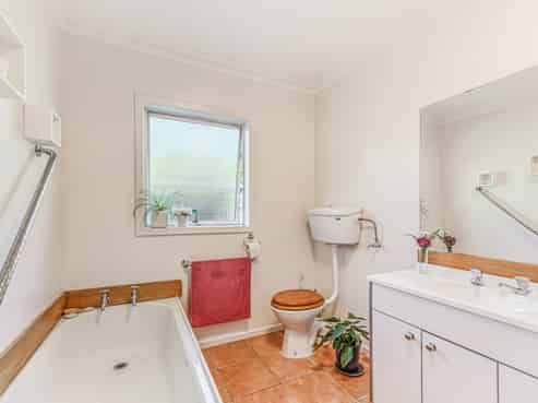 2/3A Suter Street, Stoke
