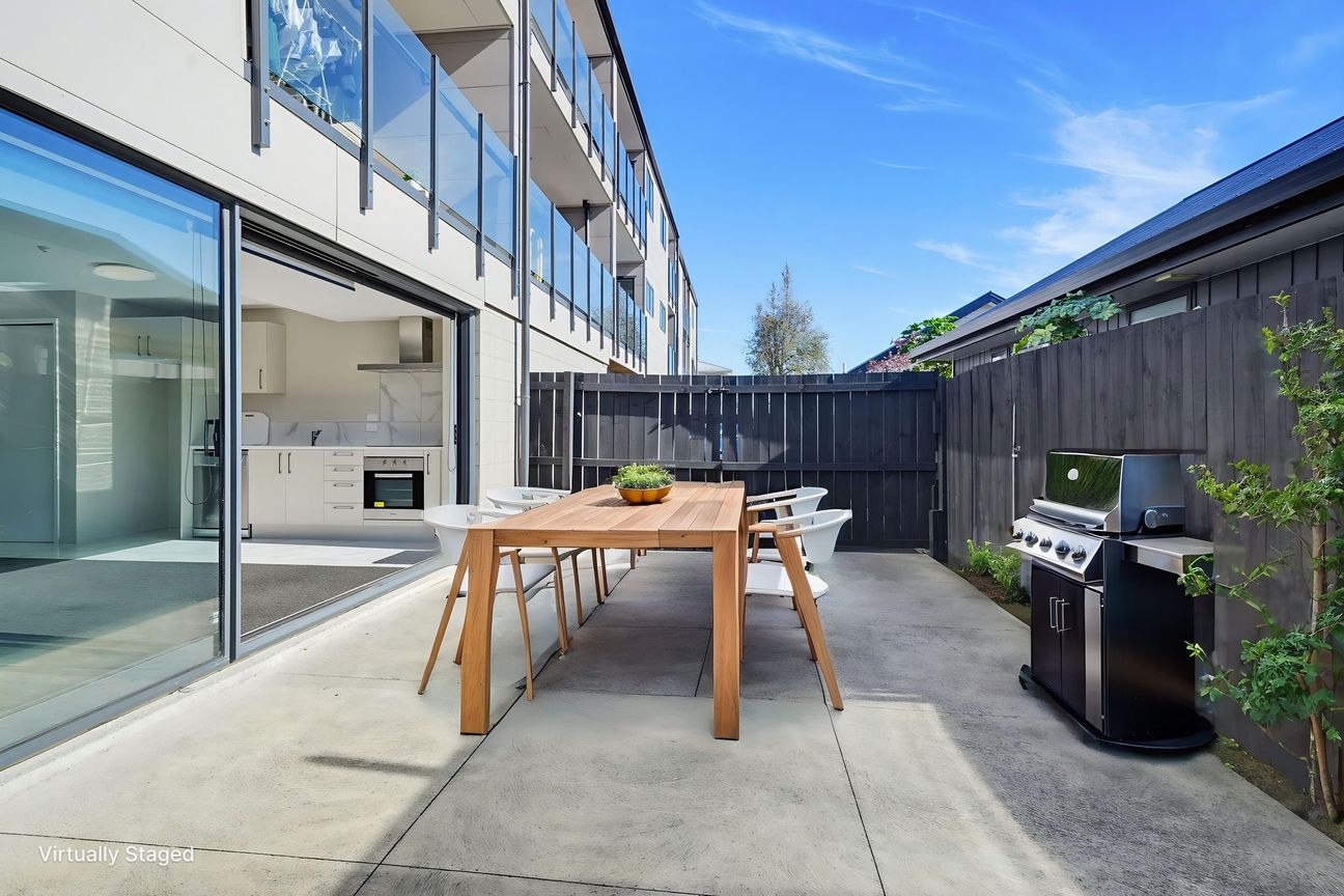 Bigger Than Most - Parking galore – pohled 5