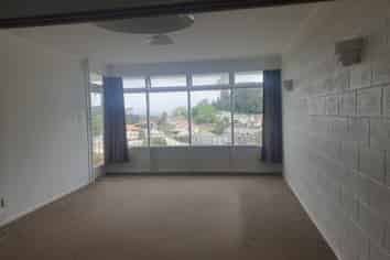 1/23A Hillsborough Road, Hillsborough