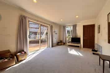 25 Les Marston Place, Pukekohe