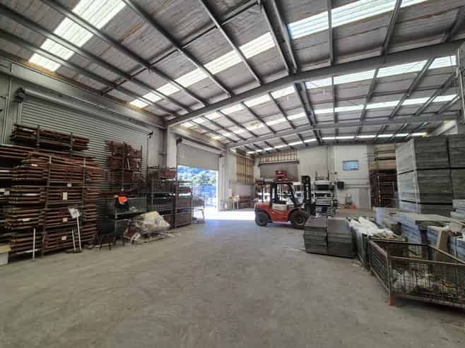 Affordable yard with mint workshop