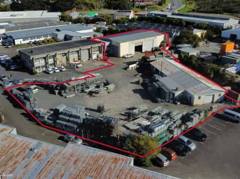 Affordable yard with mint workshop