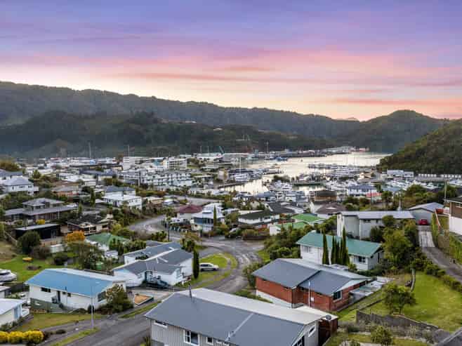 29 Seaview Crescent, Picton