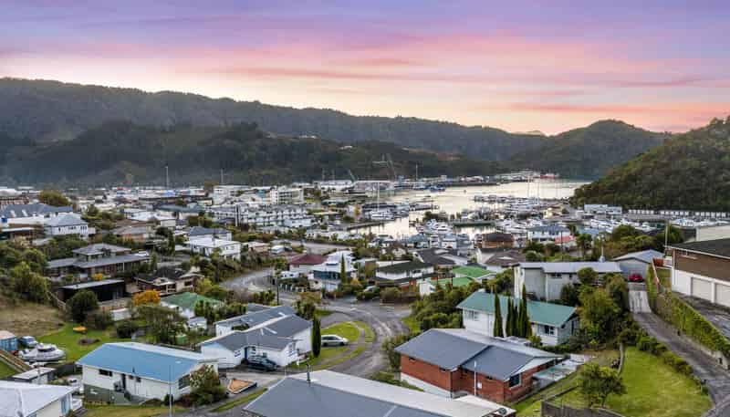 29 Seaview Crescent, Picton