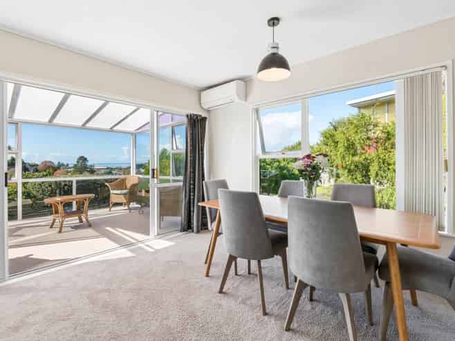 21 Stapleford Crescent, Browns Bay
