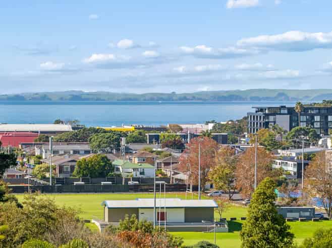 21 Stapleford Crescent, Browns Bay
