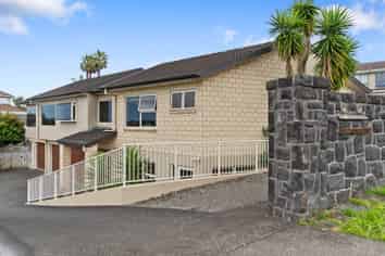 283 Hillsborough Road, Hillsborough