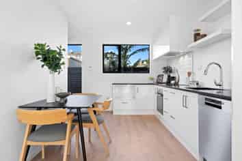 4/3 Derrett Place, Mangere Bridge
