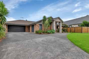 18 Conifer Grove, Kamo