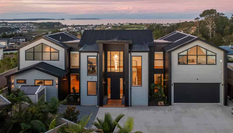 4 Taku Close, Long Bay