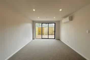 21/7 Johnston Grove, Taita