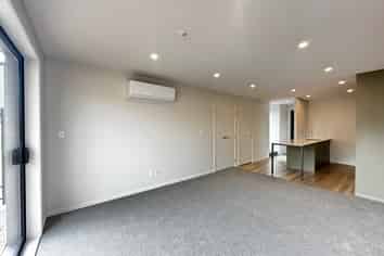 21/7 Johnston Grove, Taita