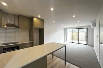 21/7 Johnston Grove, Taita
