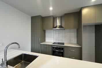 21/7 Johnston Grove, Taita
