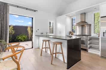 5 Merivale Lane, Merivale