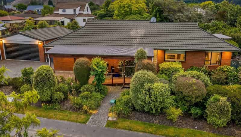4 Franklyn Close, WAKEFIELD