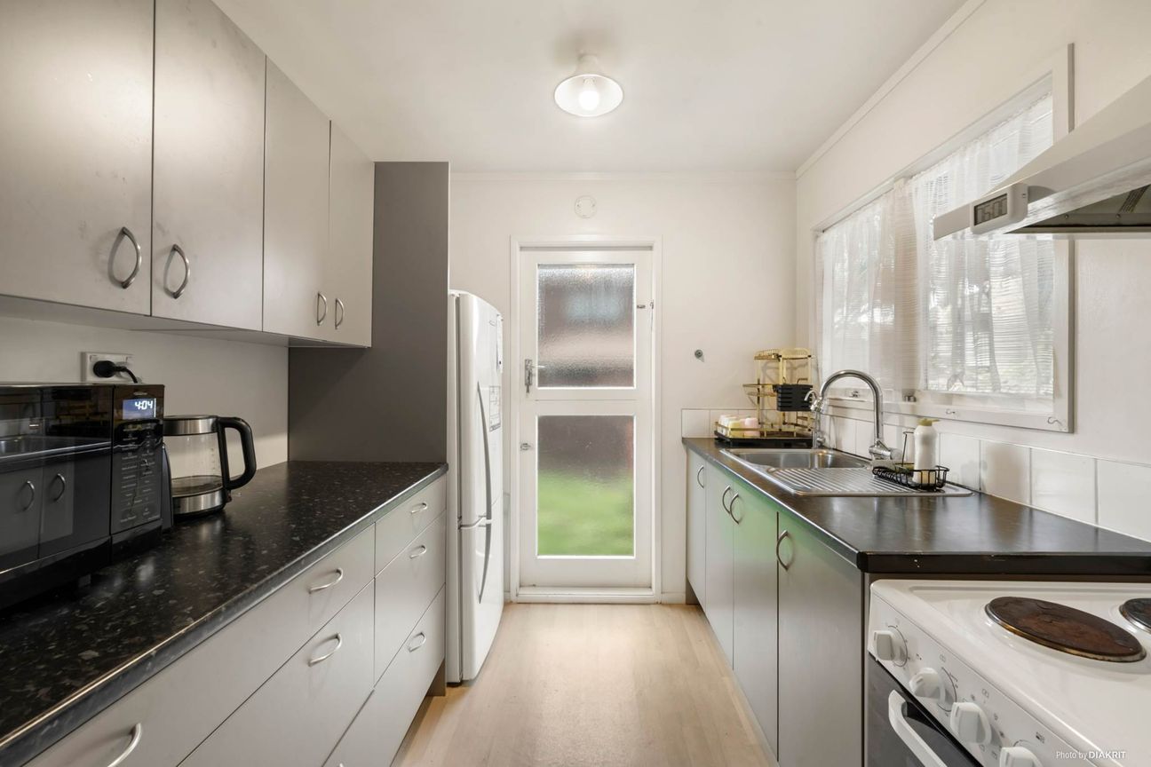 Easy-Care Living in a Prime Greenlane Location - Więcej