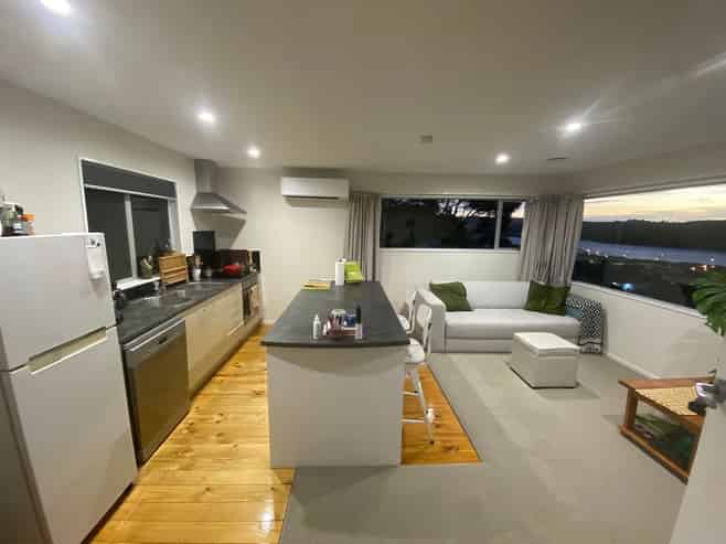 26A Kiriwai Road, Paremata
