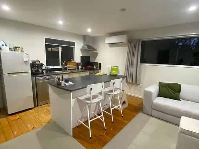 26A Kiriwai Road, Paremata