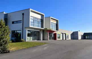 96m2 Office/Warehouse available for lease