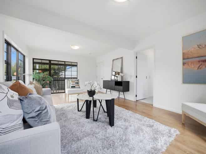 2/189 Onewa Road, Birkenhead