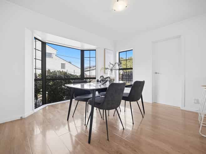 2/189 Onewa Road, Birkenhead