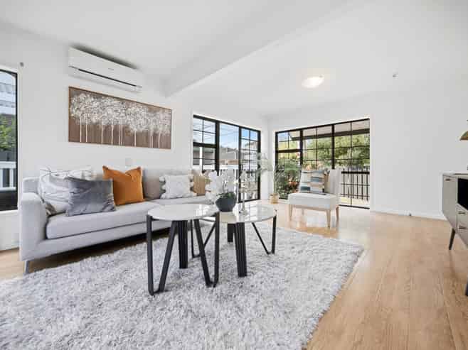 2/189 Onewa Road, Birkenhead