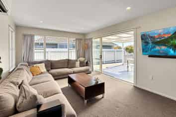 22 Helmsdale St, Burwood