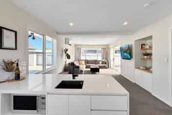 22 Helmsdale St, Burwood