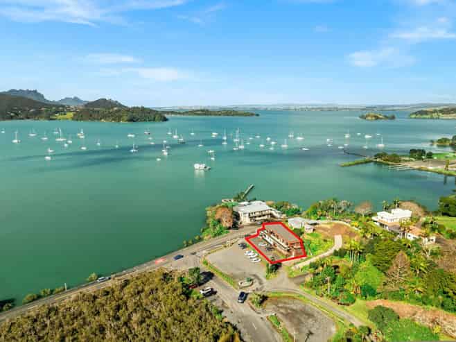 Versatile coastal investment - income & lifestyle