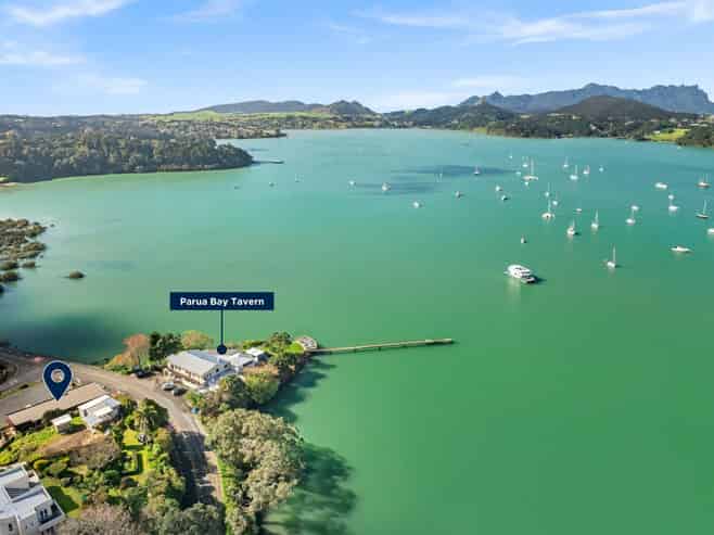 Versatile coastal investment - income & lifestyle