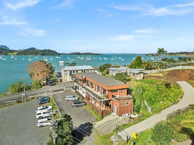 Versatile coastal investment - income & lifestyle