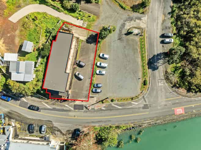 Versatile coastal investment - income & lifestyle