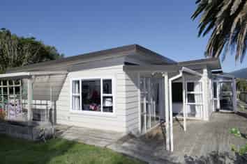 7 Jeep Rd, Raumati South