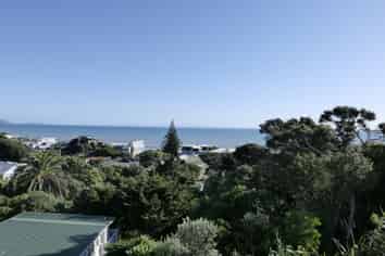 7 Jeep Rd, Raumati South
