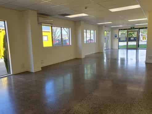 Quality Showroom / Warehouse space