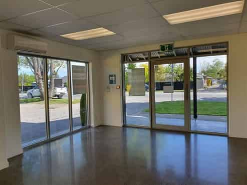 Quality Showroom / Warehouse space