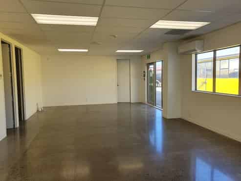 Quality Showroom / Warehouse space