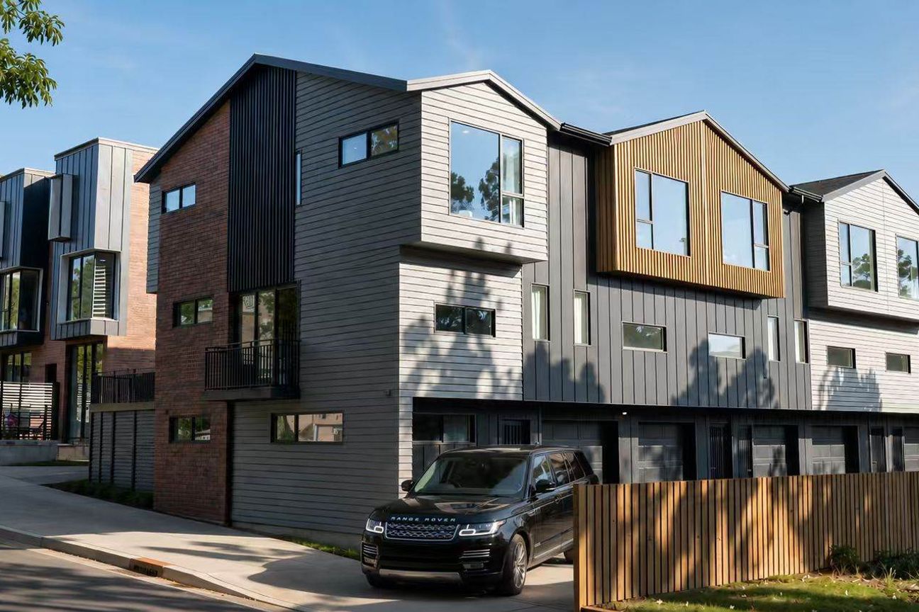 Brand-New Freehold Living with Garage - Vue 2