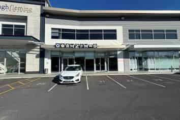 PRIME EXPOSURE GROUND FLOOR RETAIL ON CORINTHIAN
