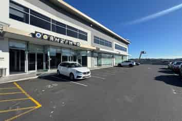 PRIME EXPOSURE GROUND FLOOR RETAIL ON CORINTHIAN
